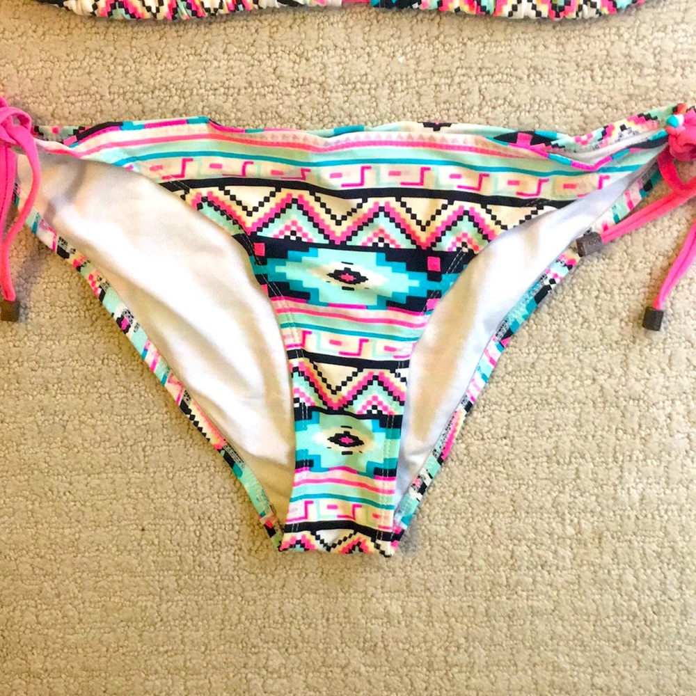 ARDENE Bikini - Size XL, Padded & Adjustable! - Picture 4 of 9
